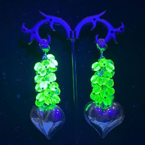 Vtg 50s Dangle Clip-on Earrings Womens Green Cluster Uranium Silver-tone Heart - Picture 1 of 8
